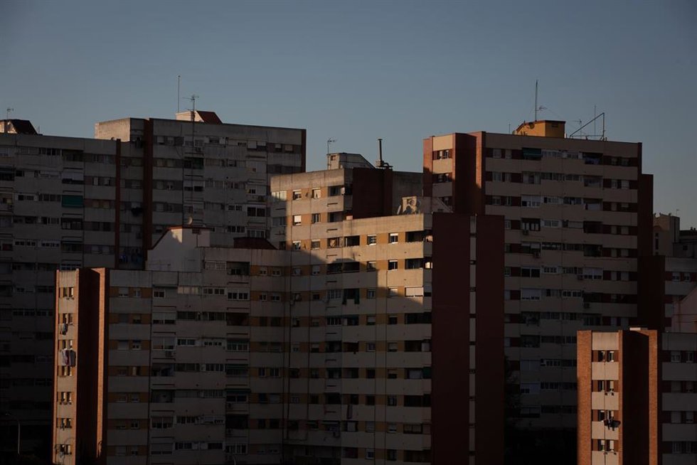 Archivo - Edificios del barrio de Ciutat Meridiana.