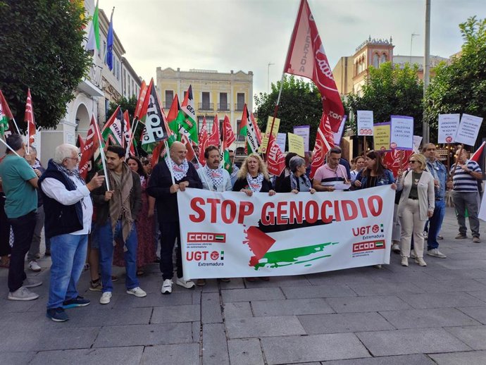 Concentración de CCOO y UGT por Palestina en Mérida.