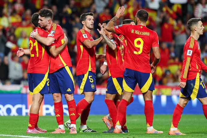 Los jugadores de la selección española celebran uno de sus goles ante Bulgaria