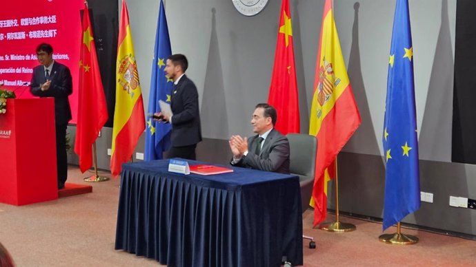 El ministro de Asuntos Exteriores, Unión Europea y Cooperación, José Manuel Albares, durante la inauguración del centro Beihang Valencia Polytechnic Institute (BVPI). En Hanhzhou, Zhejiang (China), a 15 de octubre de 2025.