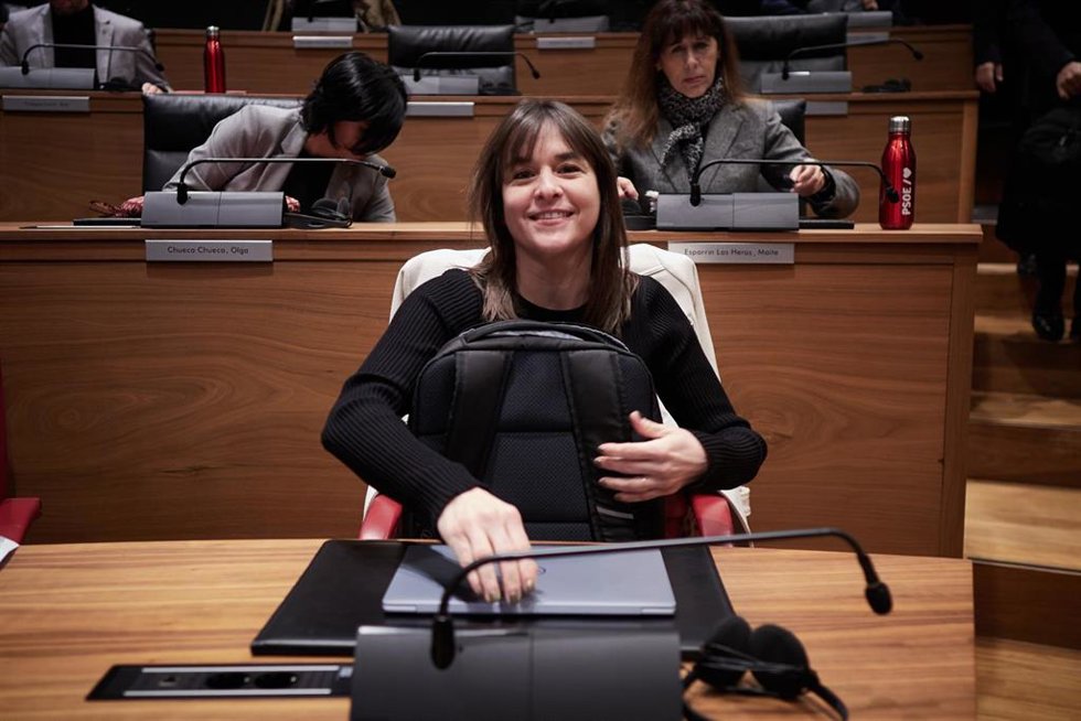 Archivo - La vicepresidenta tercera del Gobierno de Navarra y consejera de Vivienda, Juventud y Políticas Migratorias, Begoña Alfaro, en el Parlamento de Navarra.
