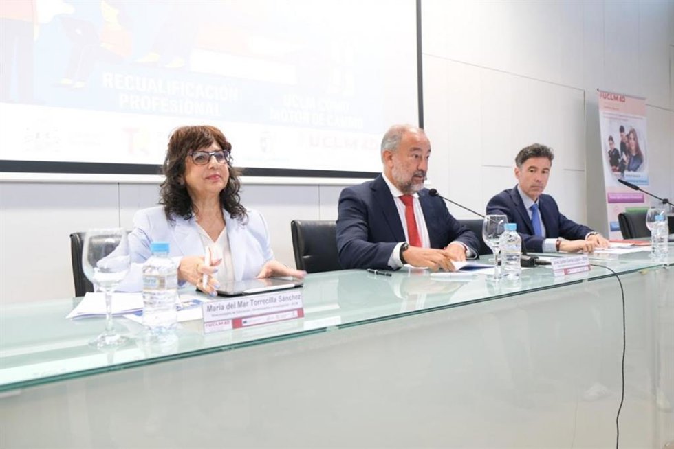 'Encuentro Universidad-Empresa Ante El Reto De La Recualificación: El Rol De Las Microcredenciales'