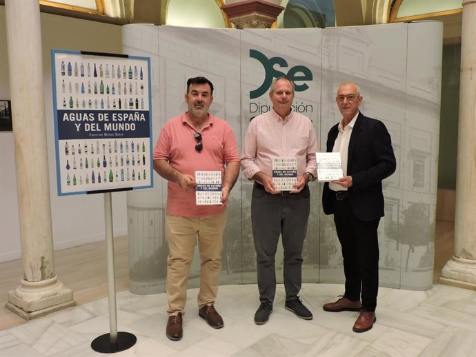 Presentación del libro 'Aguas de España y del Mundo' en la Casa de la Provincia de Sevilla.