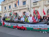 Protestas en el Puerto de València, empresas y hospitales reivindican una "paz duradera y verificable" en Palestina