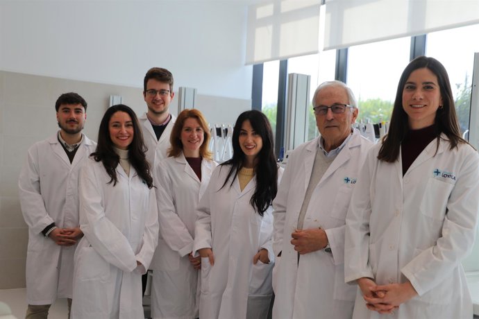 Grupo Loyola Biomedical Research del Departamento de Ciencias de la Salud y Biomédicas de la Universidad Loyola, dirigido por la profesora Macarena Fernández Chacón.