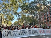 Unas 2.000 personas participan en la manifestación estudiantil en Barcelona por Palestina