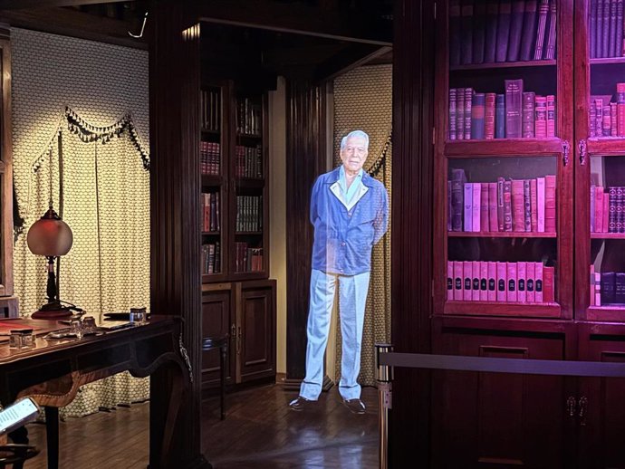 La Casa Museo de Mario Vargas Llosa en Arequipa (Perú) recupera los hologramas del Premio Nobel de Literatura en su reapertura