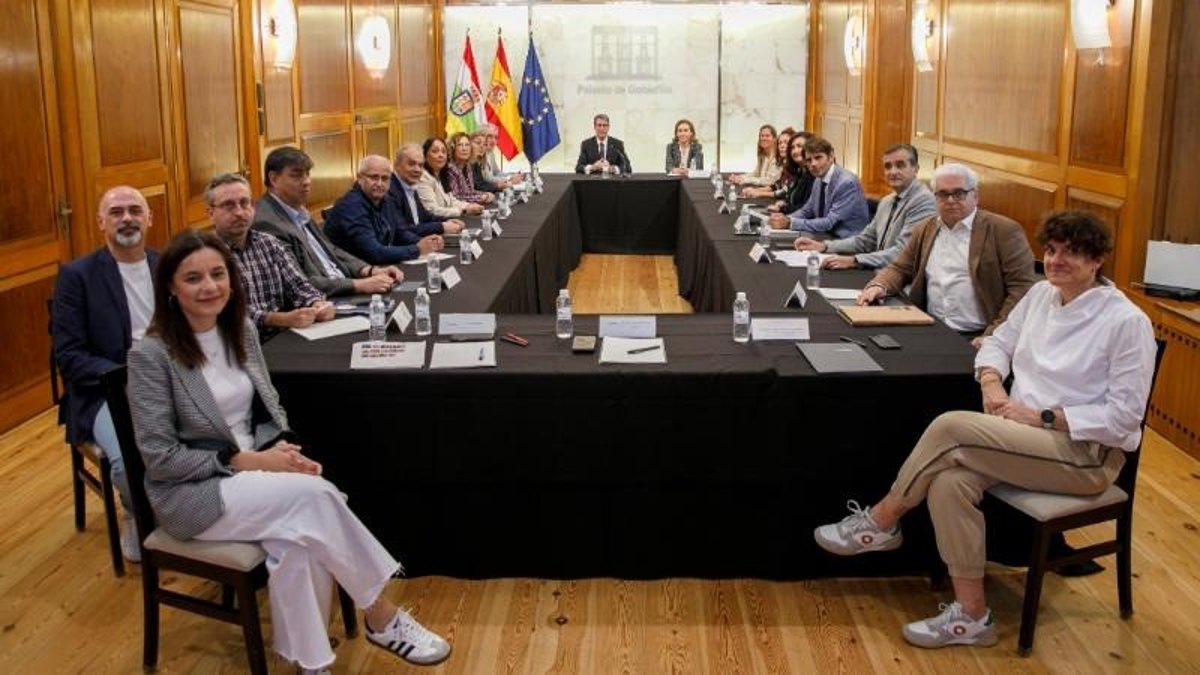 Gonzalo Capellán preside la constitución de la Mesa del Diálogo Civil del Tercer Sector Social de La Rioja