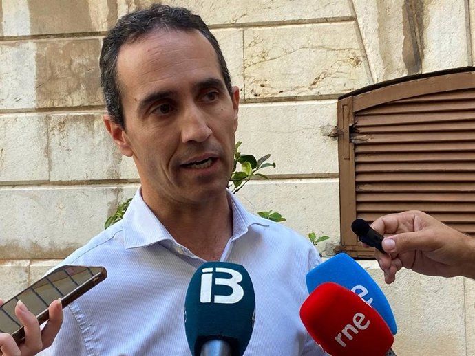 El presidente del IMAS, Guillermo Sánchez