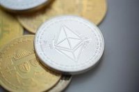 La directiva europea sobre entidades de criptomonedas afronta su primer test en el Congreso con Vox pidiendo retirarla