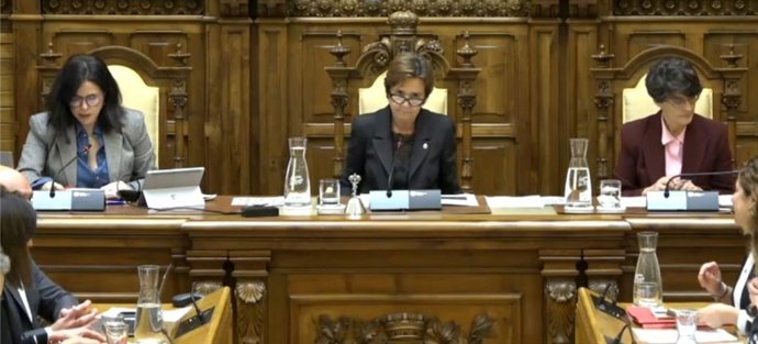 La alcaldesa de Gijón, Carmen Moriyón, preside el Pleno Extraordinario de Ordenanzas Fiscales para 2026.
