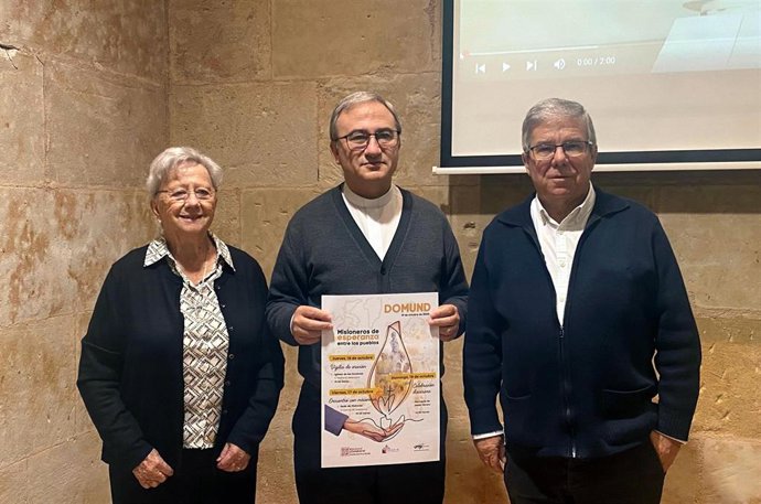 De Izquierda A Derecha, La Hermana Conchi López Urrutia, Misionera Esclava Del Sagrado Corazón; El Director Del Servicio Diocesano De Misiones, José Miguel González, Y El Misionero Agustino, Jesús Torres.