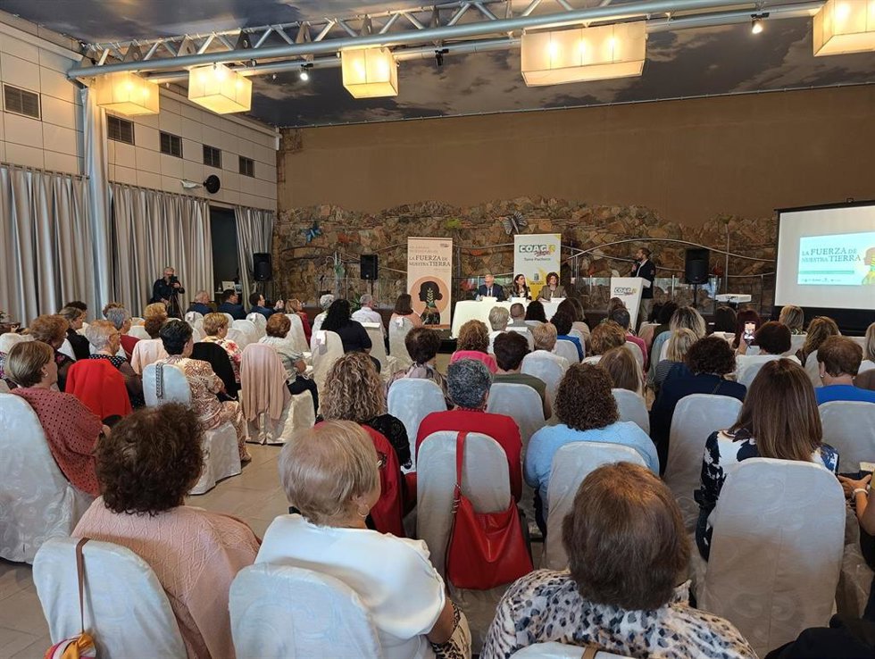 La consejera de Agua, Agricultura, Ganadería y Pesca, Sara Rubira, interviene en la inauguración del acto conmemorativo del Día de la Mujer Rural en Torre Pacheco,