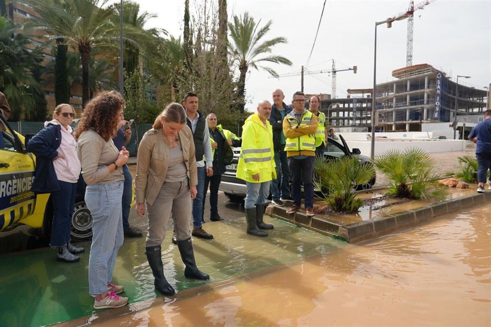 Archivo - La presidenta del Govern, Marga Prohens, junto a autoridades de Ibiza visita las inundaciones en la isla tras el paso de la DANA