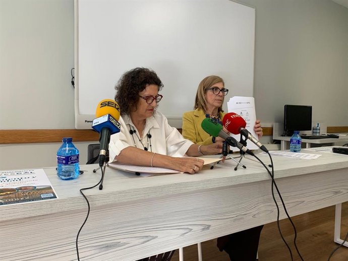 Esther Reyes (izda) e Isbal Galán presentan las III Jornadas de Investigación en Enfermería que se desarrollarán en Soria.
