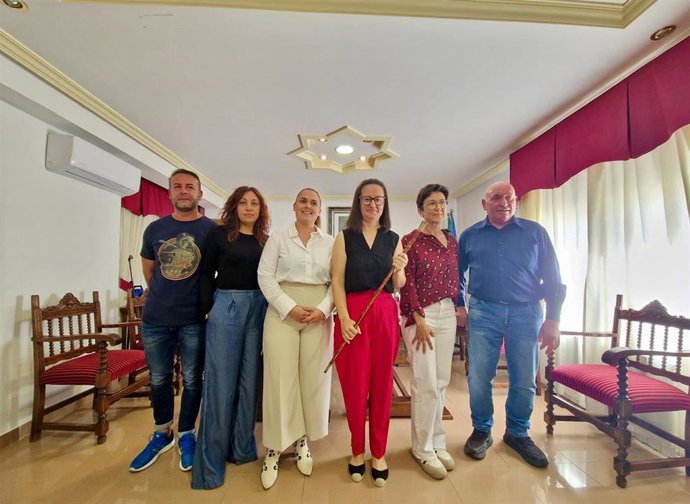 La nueva alcaldesa de Castilléjar, Estefanía Martínez, tras su investidura
