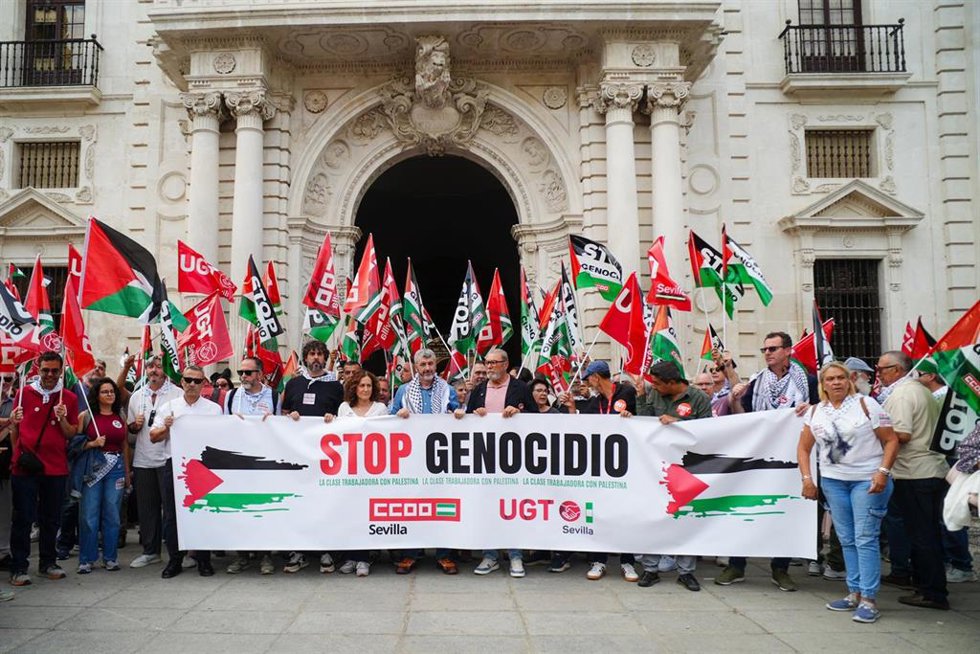 CCOO y UGT convocan concentraciones para pedir el fin del genocidio contra el pueblo palestino. A 15 de octubre de 2025, en Sevilla (Andalucía, España).  