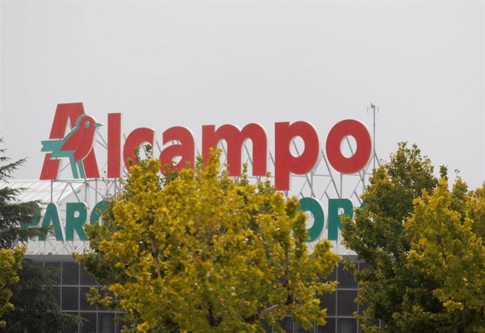 Archivo - Logotipo del supermercado del Alcampo, a 21 de septiembre de 2023, en Madrid 