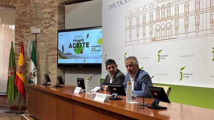 El presidente de la Diputación de Jaén, Francisco Reyes, y el alcalde de Martos, Emilio Torres, en la presentación de la XII Fiesta Anual del Primer Aceite de Jaén