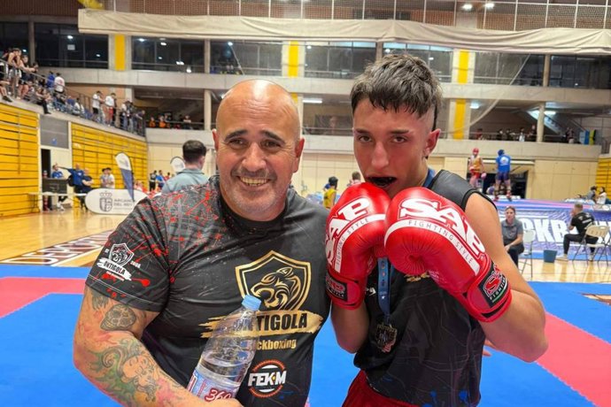 Golpe de autoridad en kickboxing; Mikel Castro campeón y Vizcaíno logra plata épica