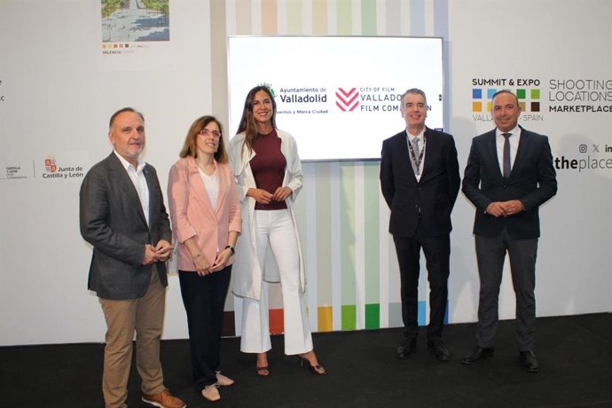 La concejala de Turismo, Eventos y Marca Ciudad, Blanca Jiménez; el director general de Feria de Valladolid, Alberto Alonso, y el el presidente de Spain Film Commission, Juan Manuel Guimeráns, en la inauguración del evento