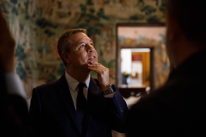 El presidente de Castilla-La Mancha, Emiliano García-Page, visita, en Almagro, el Palacio de los Marqueses de Torremejía, ubicado en la Plaza de Santo Domingo de la localidad