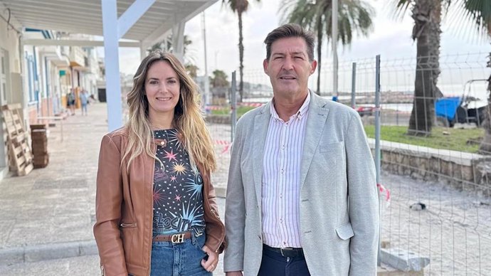 El portavoz y la viceportavoz del grupo municipal de Vox Málaga, Antonio Alcázar y Yolanda Gómez