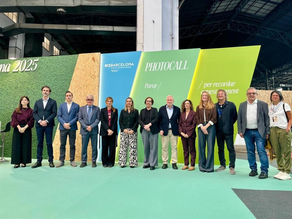 La consellera de Igualdad y Feminismo de la Generalitat, Eva Menor, y la concejal de Promoción Económica y Trabajo del Ayuntamiento de Barcelona, Raquel Gil, inauguran los congresos Bizbarcelona y el Saló de l'Ocupació