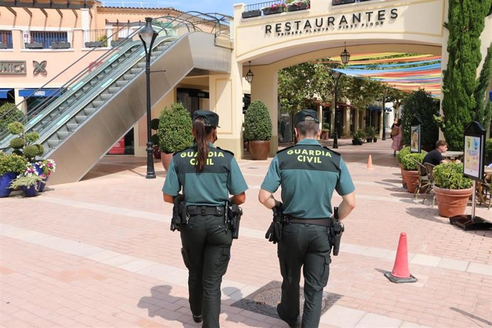 Detenido un hombre por robar ropa de marca en un centro comercial de Marratxí
