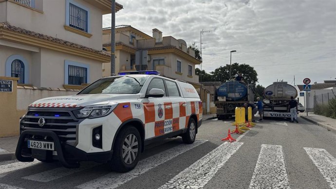 Protección Civil refuerza la atención a los vecinos de las pedanías afectadas por el corte de suministro de agua