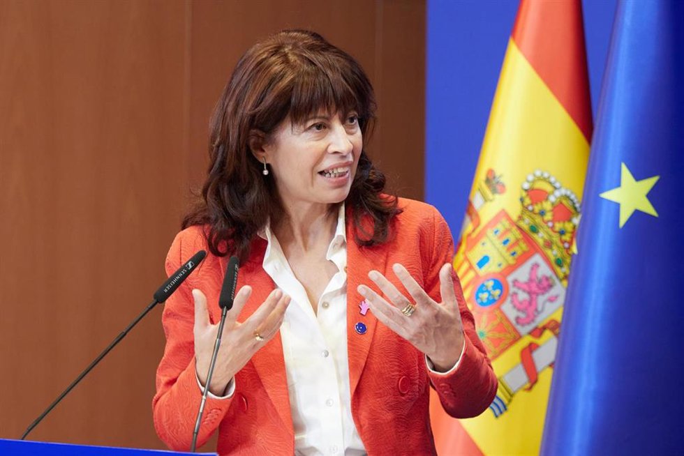 Archivo - La ministra de Igualdad, Ana Redondo, en una rueda de prensa en el marco de la Presidencia Española de la Unión Europea, en el palacio de congresos Baluarte, a 24 de noviembre de 2023, en Pamplona, (España).  