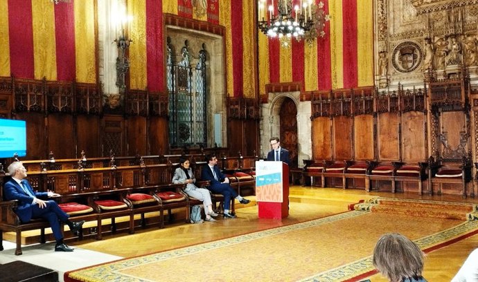 El director de la Comisión Europea (CE) en Barcelona, Manuel Szapiro, durante su intervención en el World Metropolitan Summit celebrado en Barcelona.