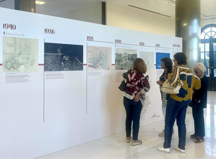 Més d'un miler de persones han visitat l'exposició de Valenciaport 'El Marítim, a peu de carrer' durant la primera setmana que ha estat oberta al públic. 