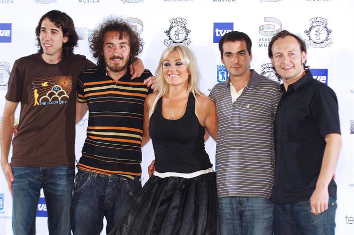 Archivo - La oreja de Van Gogh con Amaia Montero en una foto de archivo 