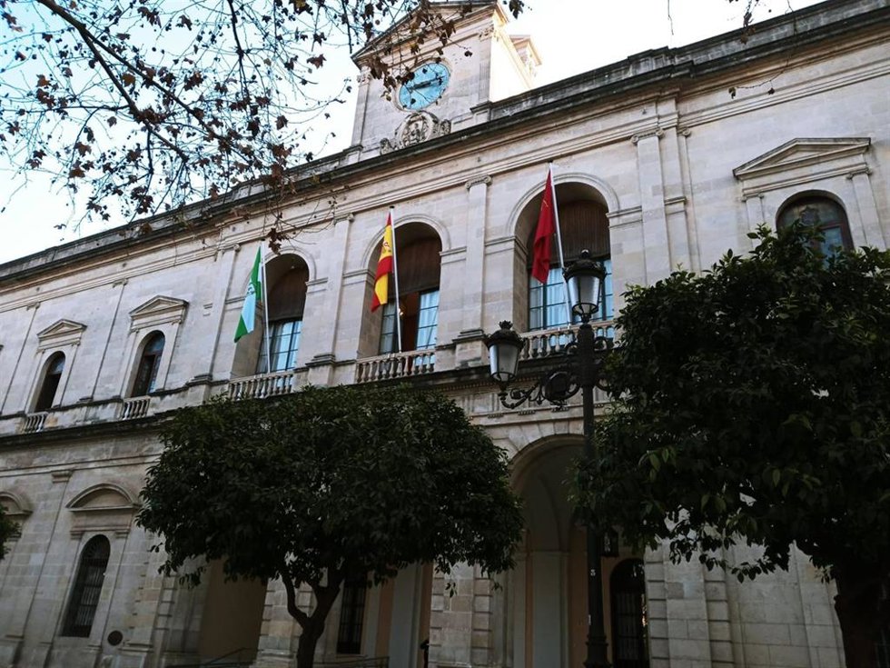 Archivo - Sevilla.-El Pleno de Sevilla de este jueves aborda la limitación del número de viviendas de uso turístico