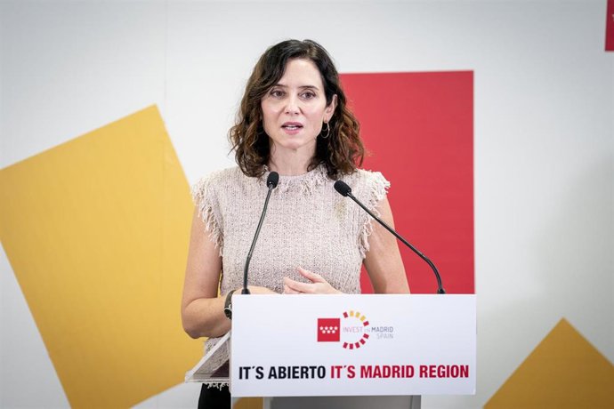 La presidenta de la Comunidad de Madrid, Isabel Díaz Ayuso, presenta la memoria de resultados 2024 de Invest in Madrid, a 15 de octubre de 2025, en Madrid (España). Invest in Madrid es la agencia del Gobierno regional especializada en atraer inversión ext