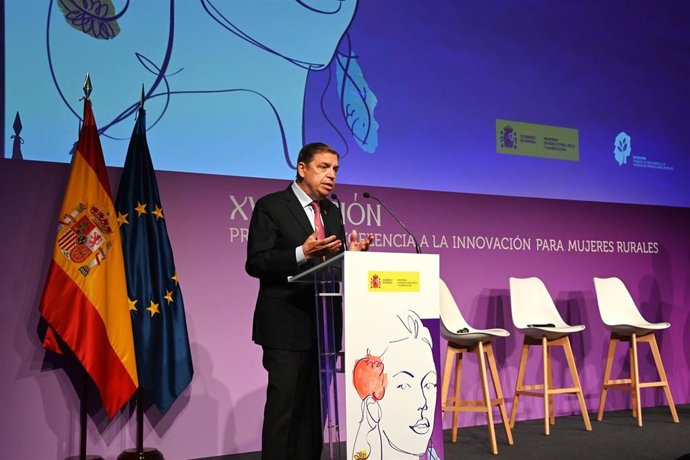 El ministro de Agricultura, Pesca y Alimentación, Luis Planas, durante el acto de entrega de los Premios de Excelencia a la Innovación para Mujeres Rurales.