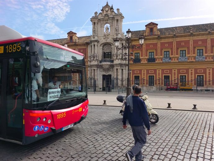 Los transportes públicos han estado al 50% con respecto a un día normal.