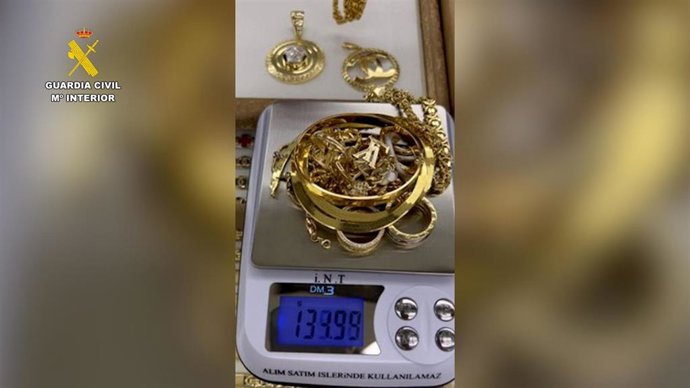 Joyas sustraídas por una red que robaba equipajes en el aeropuerto Tenerife Sur