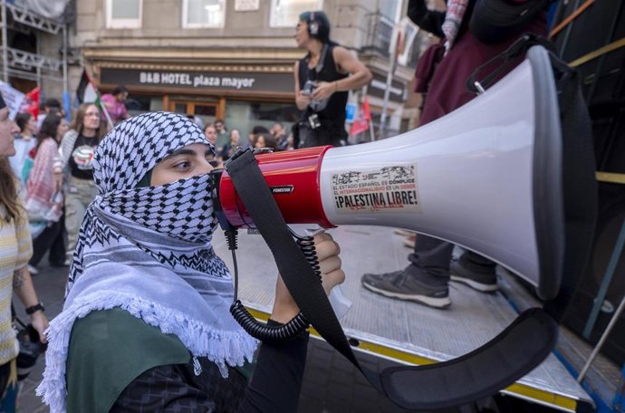 Concentración por Palestina, frente al Ministerio de Exteriores, a 15 de octubre de 2025, en Madrid (España). Hoy está convocada una huelga general y estudiantil en toda España en apoyo al pueblo palestino y en protesta contra el "genocidio en Gaza". La c