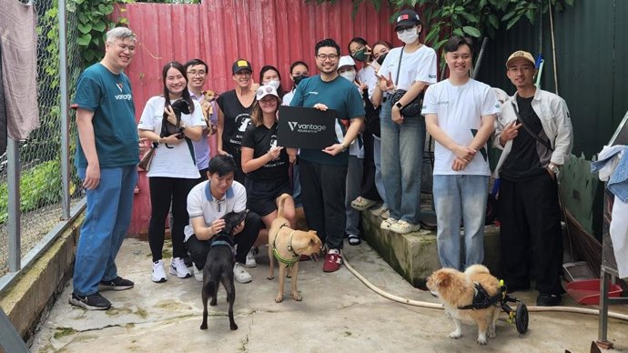 Vantage Foundation Volunteers Bring Compassion and Care to Rescued Dogs at Laws for Paws Vietnam