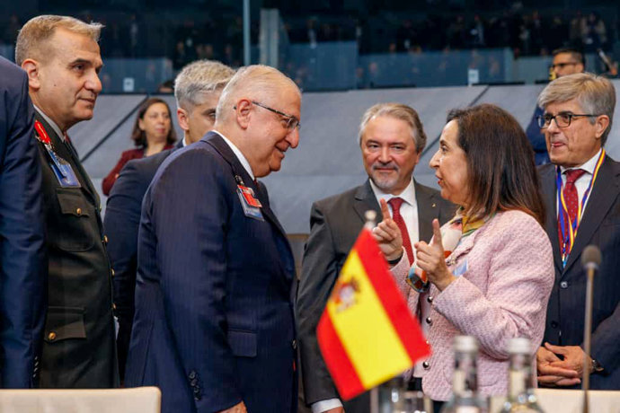 La ministra de Defensa, Margarita Robles, durante una reunión del Consejo del Atlántico Norte, a 15 de octubre de 2025, en Bruselas (Bélgica).  Robles, participa hoy en reuniones de la OTAN centradas en el apoyo militar a Ucrania y en el refuerzo del espa