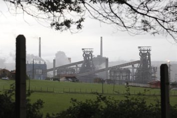 Archivo - Vista de la fábrica de acero de ArcelorMittal en Gijón, Asturias (España), a 4 de diciembre de 2020. 