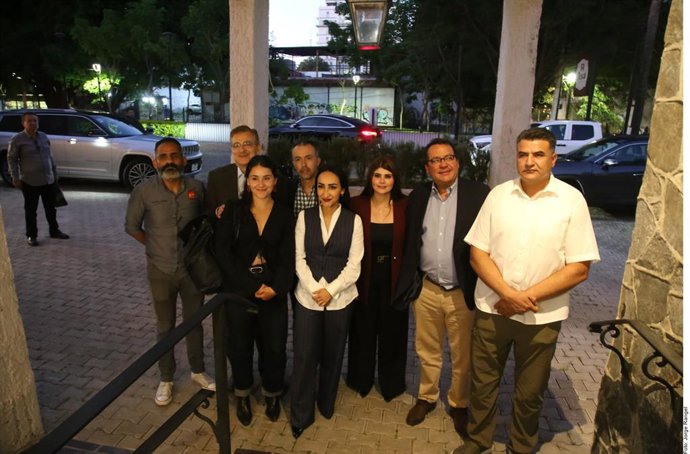 Prometen respetar división de poderes