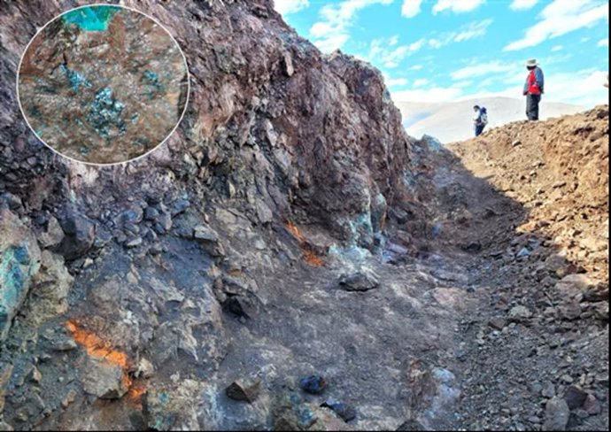 Presencia de óxidos de cobre y bornita en el objetivo Maqui
