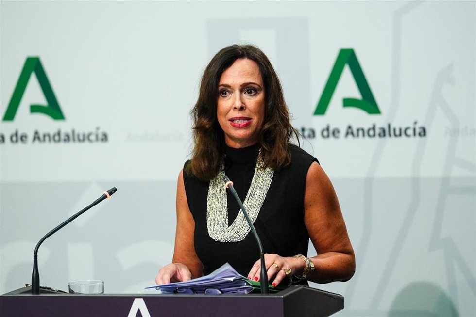 La consejera de Fomento, Infraestructuras y Ordenación del Territorio, Rocío Díaz, interviene en la rueda de prensa posterior al Consejo de Gobierno. A 15 de octubre de 2025, en Sevilla (Andalucía, España). 