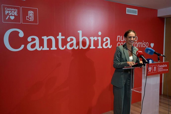 La portavoz del PSOE de Cantabria, Ainoa Quiñones