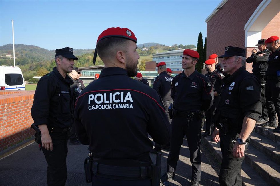 La Ertzaintza imparte formación en materia de incidentes críticos a la policía canaria