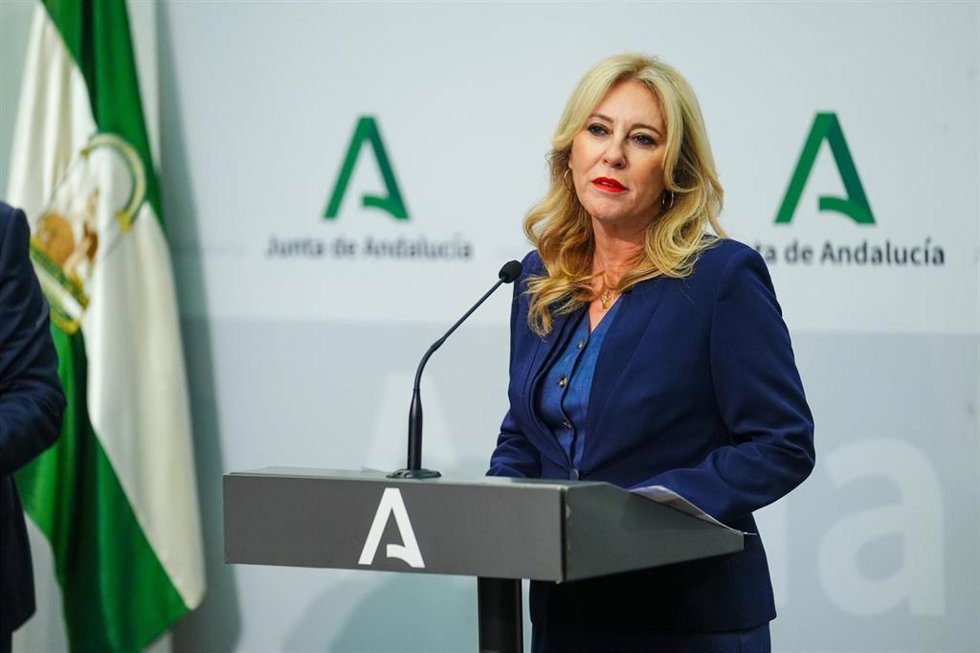 La consejera de Economía, Hacienda, Fondos Europeos y Diálogo Social, Carolina España, interviene en la rueda de prensa posterior al Consejo de Gobierno. A 15 de octubre de 2025, en Sevilla (Andalucía, España). Rueda de prensa tras el Consejo de Gobiern