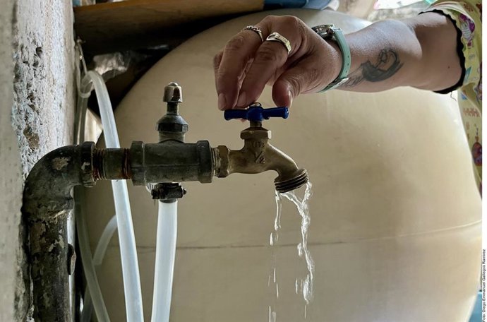 Reclaman desabasto de agua al poniente